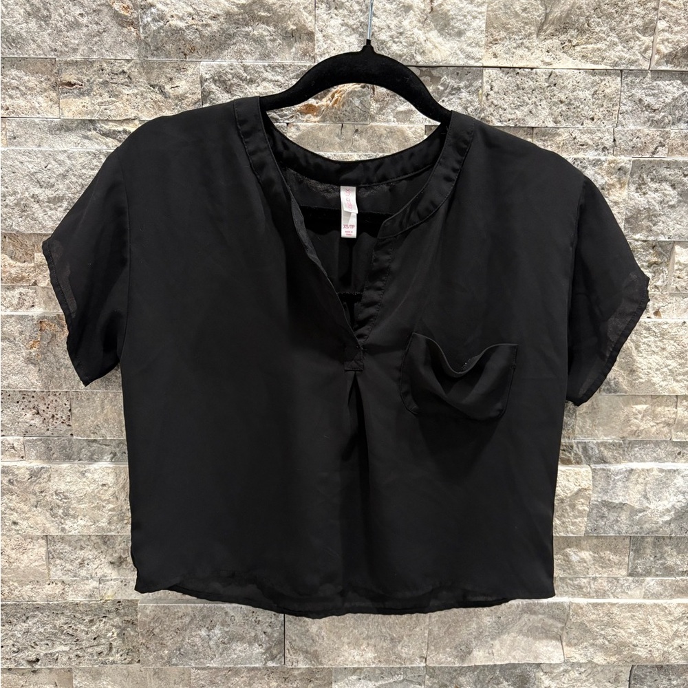 Xhilaration Black crop top with Pocket Detail size xs